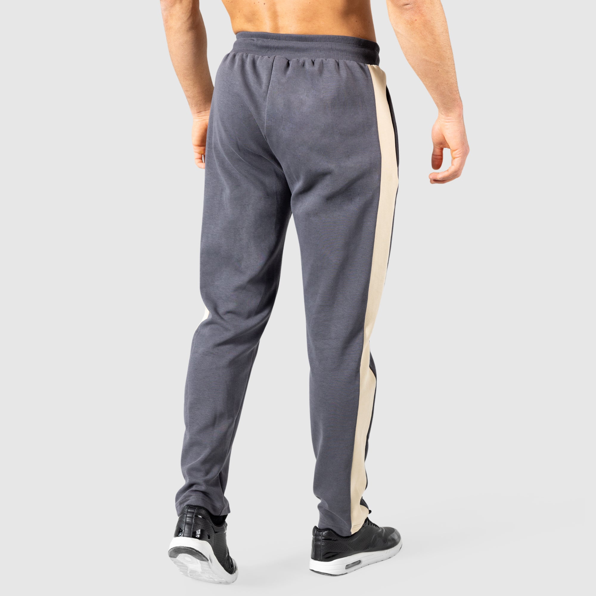 I pantaloni della tuta si potenziano