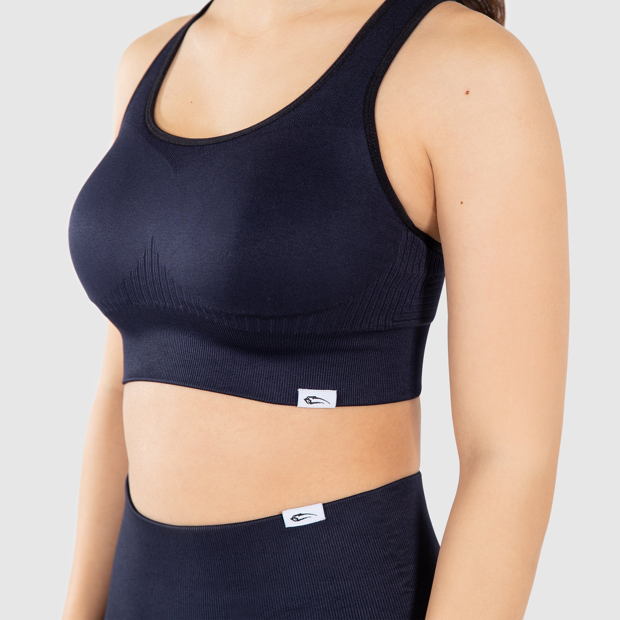 Consapevole del reggiseno sportivo